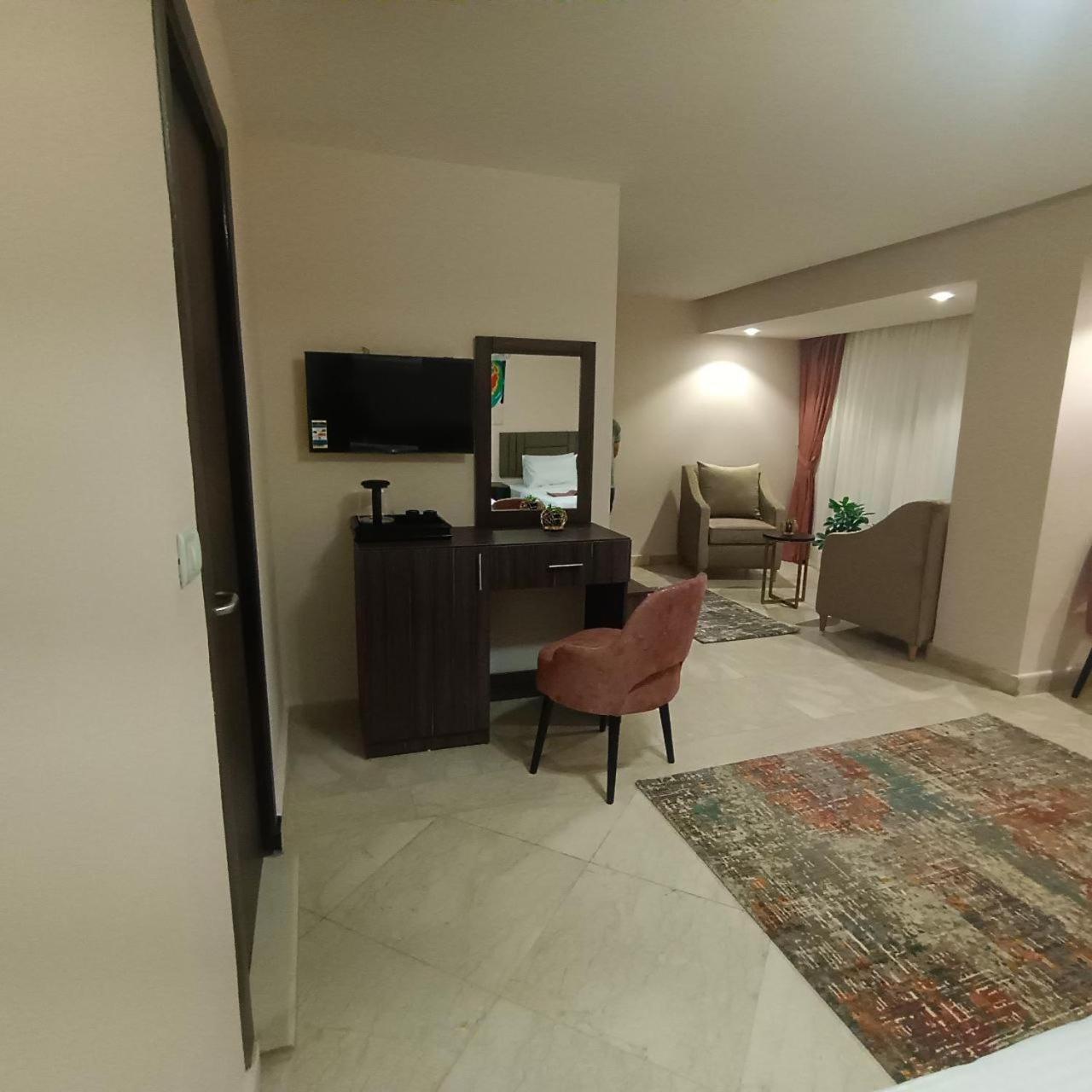 Aziz Egypt Pyramids View Hotel Kafrat al Jabal Bagian luar foto