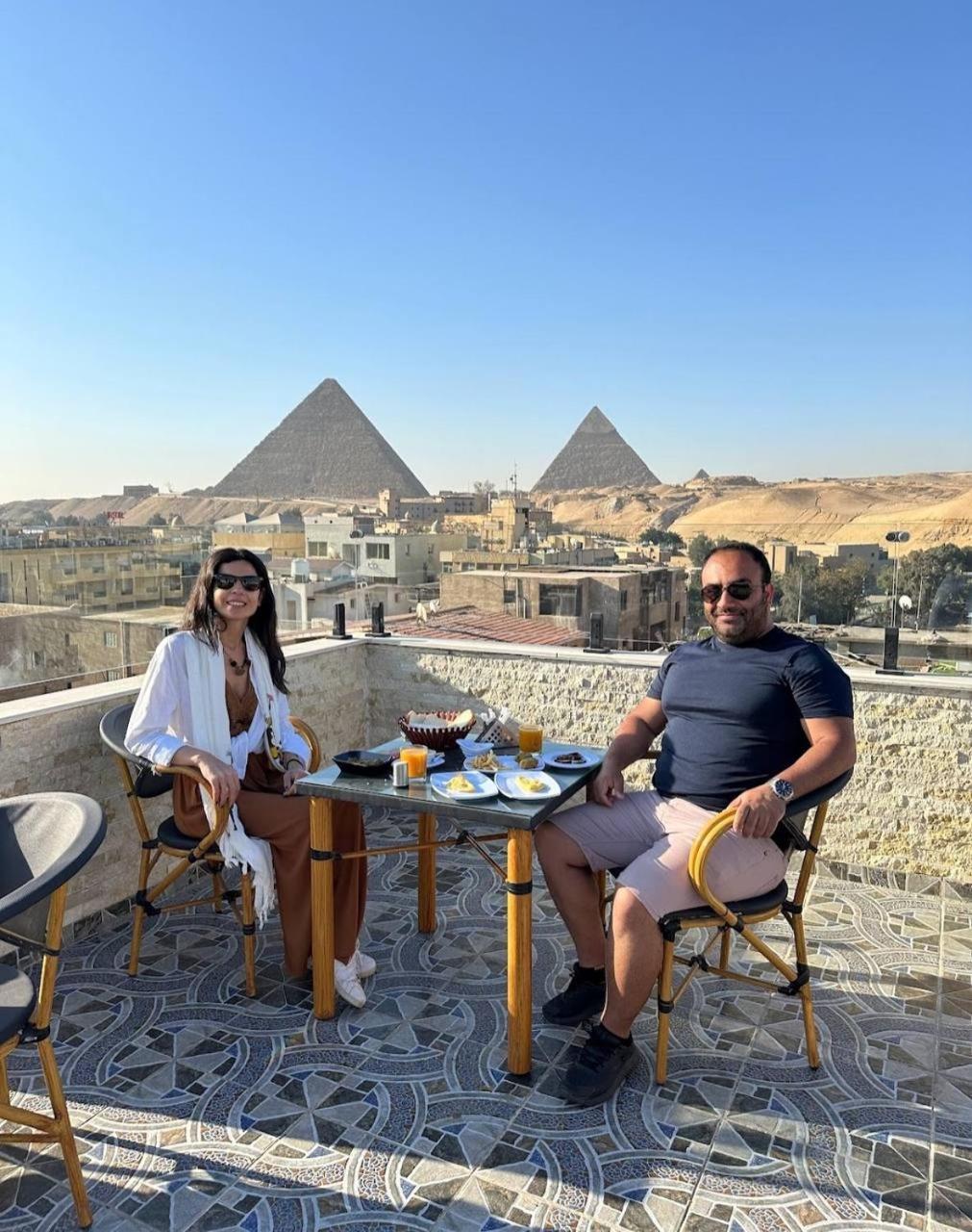 Aziz Egypt Pyramids View Hotel Kafrat al Jabal Bagian luar foto
