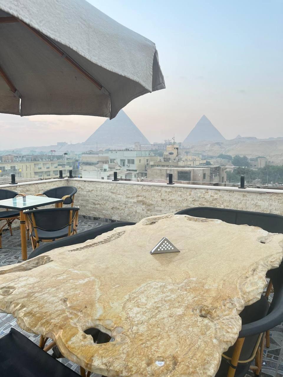 Aziz Egypt Pyramids View Hotel Kafrat al Jabal Bagian luar foto