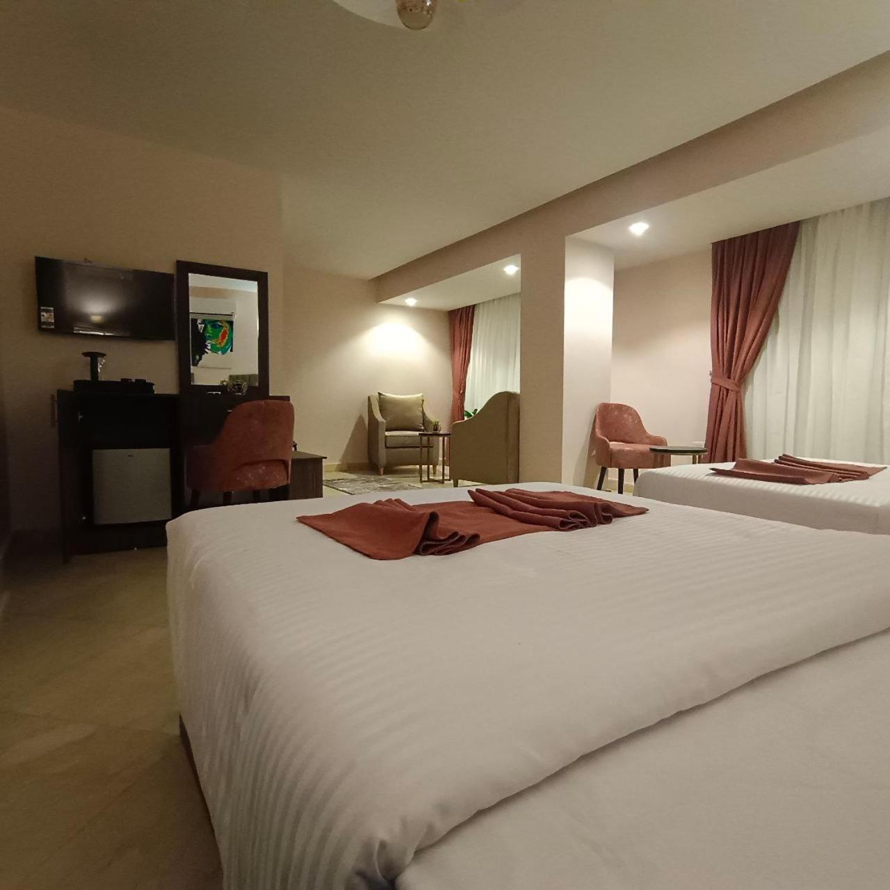 Aziz Egypt Pyramids View Hotel Kafrat al Jabal Bagian luar foto
